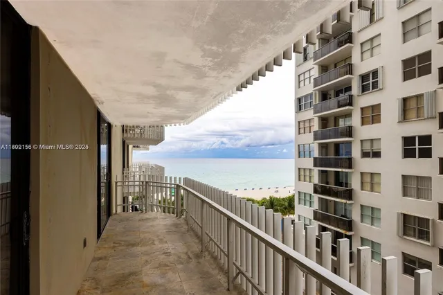 $1,100,000 | 6061 Collins Avenue, Unit 7D, Miami Beach, FL 33140