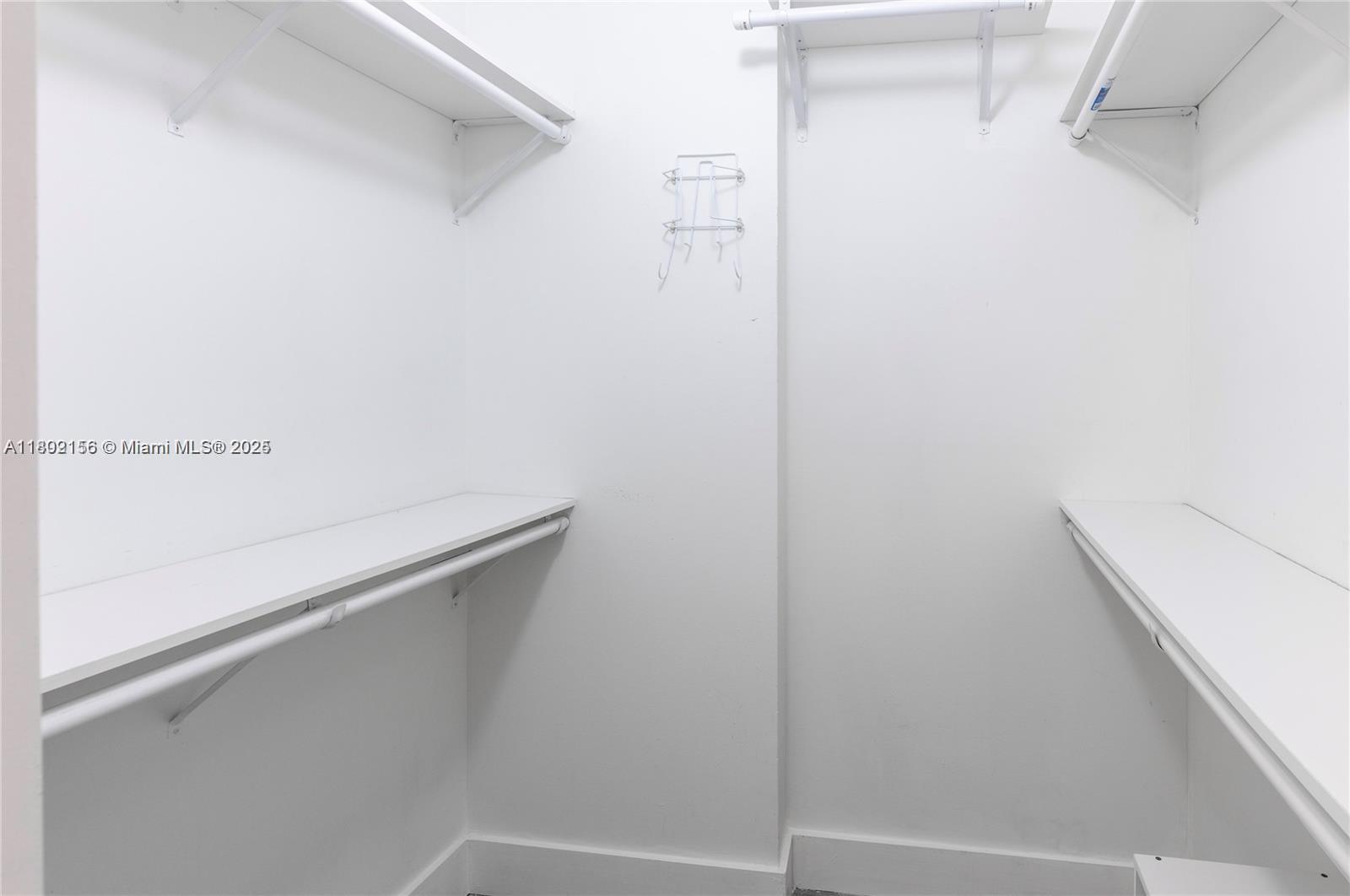 6061 Collins Avenue, Unit 7D Miami Beach, FL 33140 - Photo 21 of 39