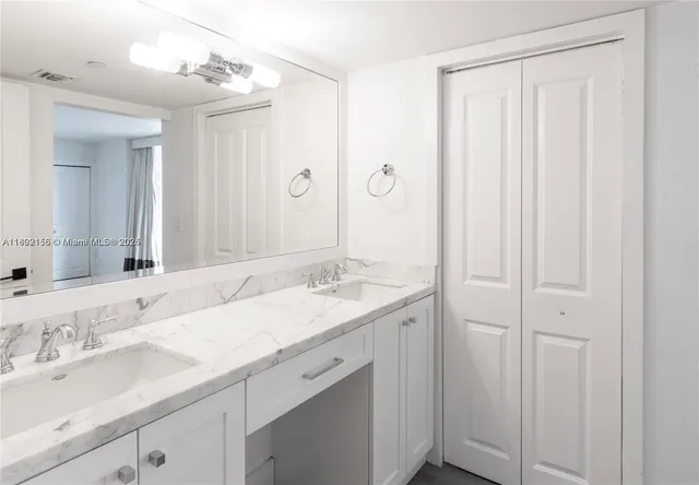 $1,100,000 | 6061 Collins Avenue, Unit 7D, Miami Beach, FL 33140