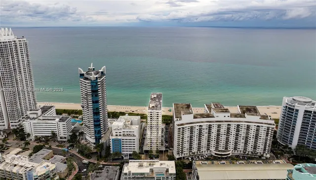 $1,100,000 | 6061 Collins Avenue, Unit 7D, Miami Beach, FL 33140