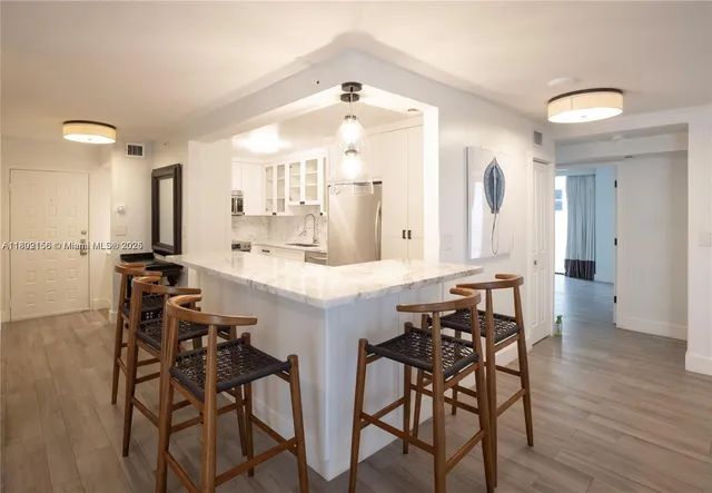 $1,100,000 | 6061 Collins Avenue, Unit 7D, Miami Beach, FL 33140