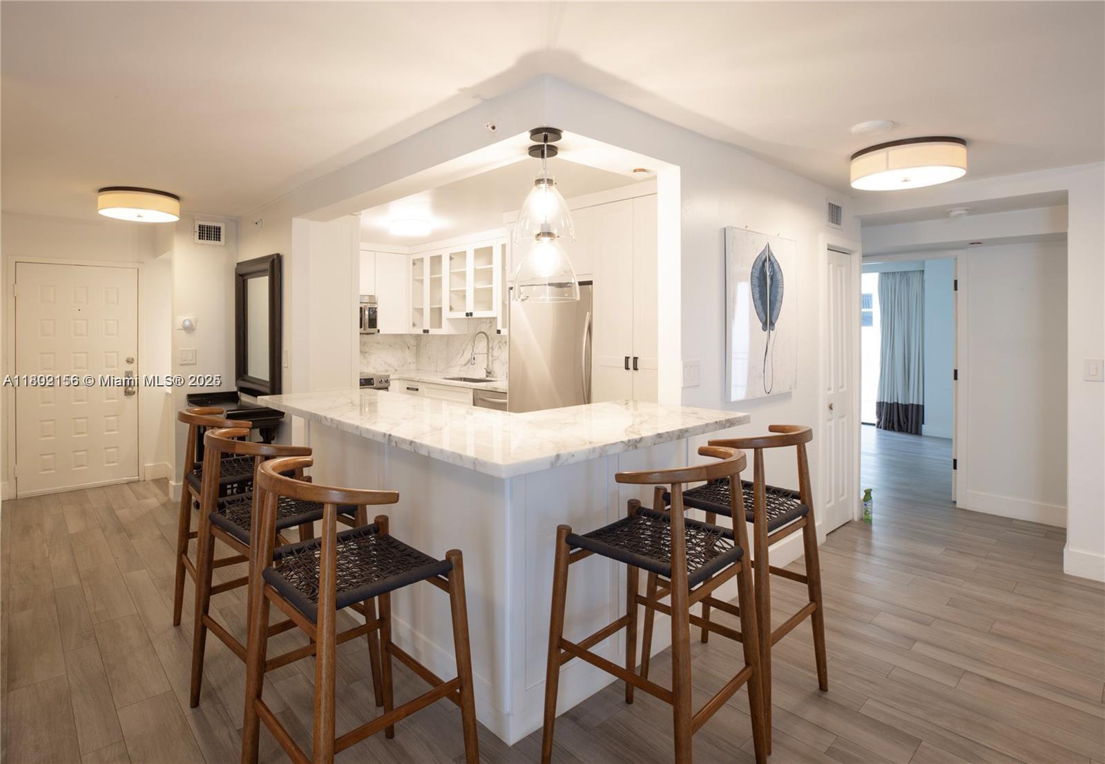 6061 Collins Avenue, Unit 7D Miami Beach, FL 33140 - Photo 6 of 39