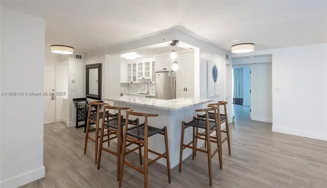 $1,100,000 | 6061 Collins Avenue, Unit 7D, Miami Beach, FL 33140