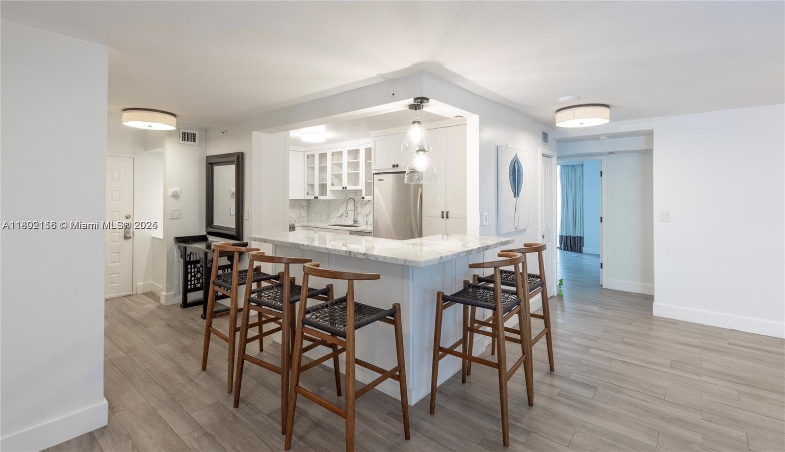 6061 Collins Avenue, Unit 7D Miami Beach, FL 33140 - Photo 8 of 39