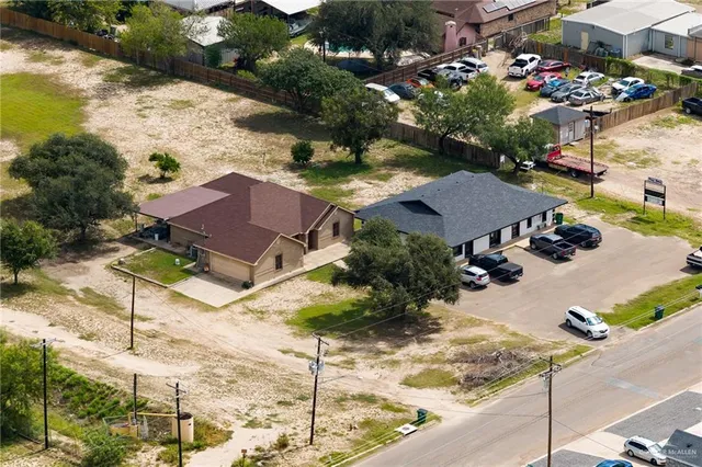 a view of a houses with yard
