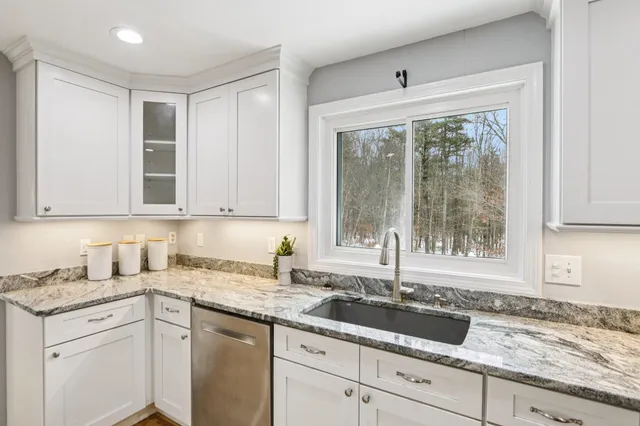 $980,000 | 3 Highlander Drive, North Hampton, NH 03862