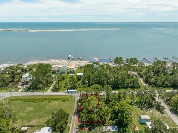 $77,500 | 2183 Hwy 98 Lanark Village, Carrabelle, FL 32322