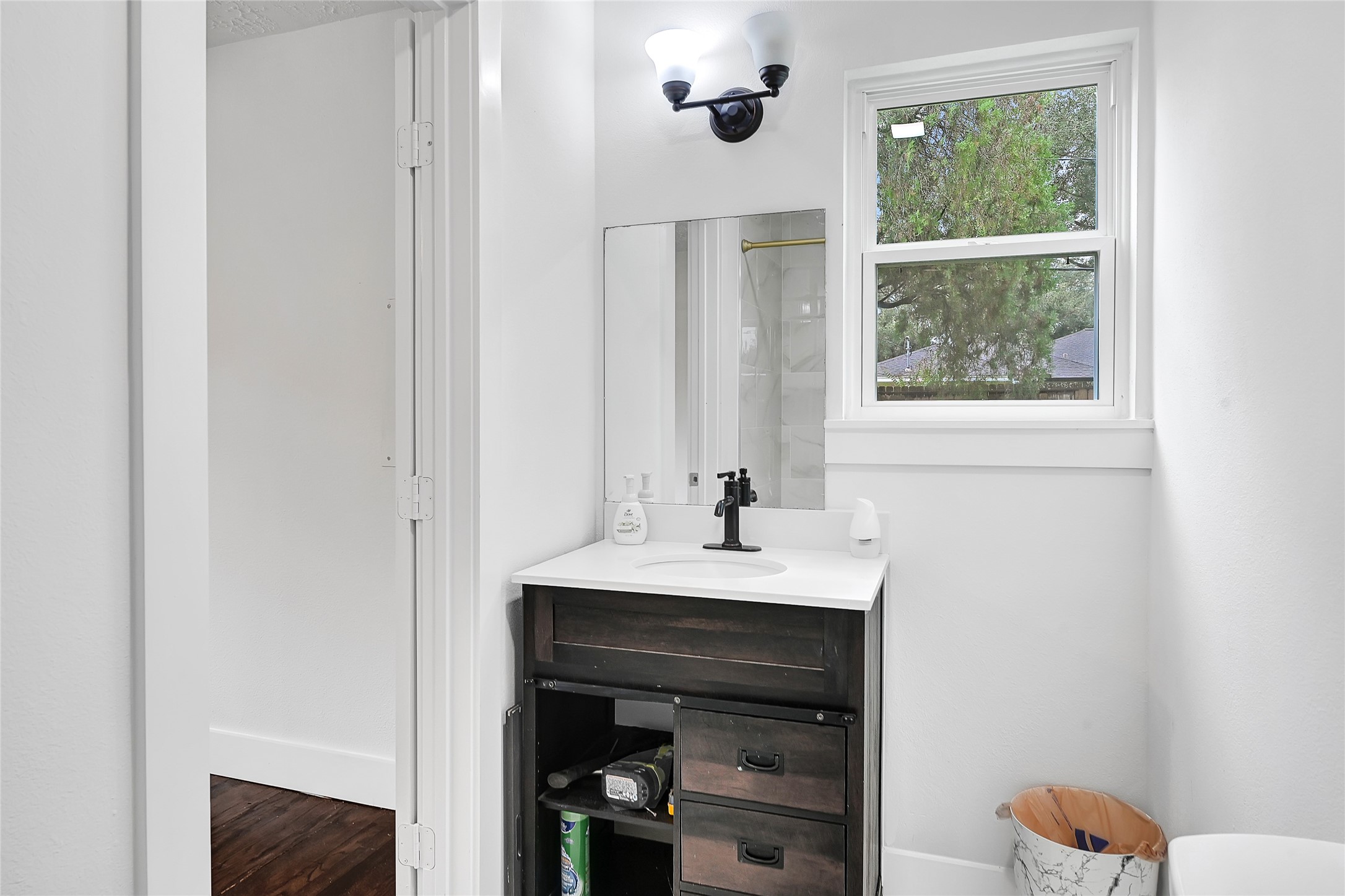 4713 Kinglet Street Houston, TX 77035 - Photo 22 of 32 a sink with a window