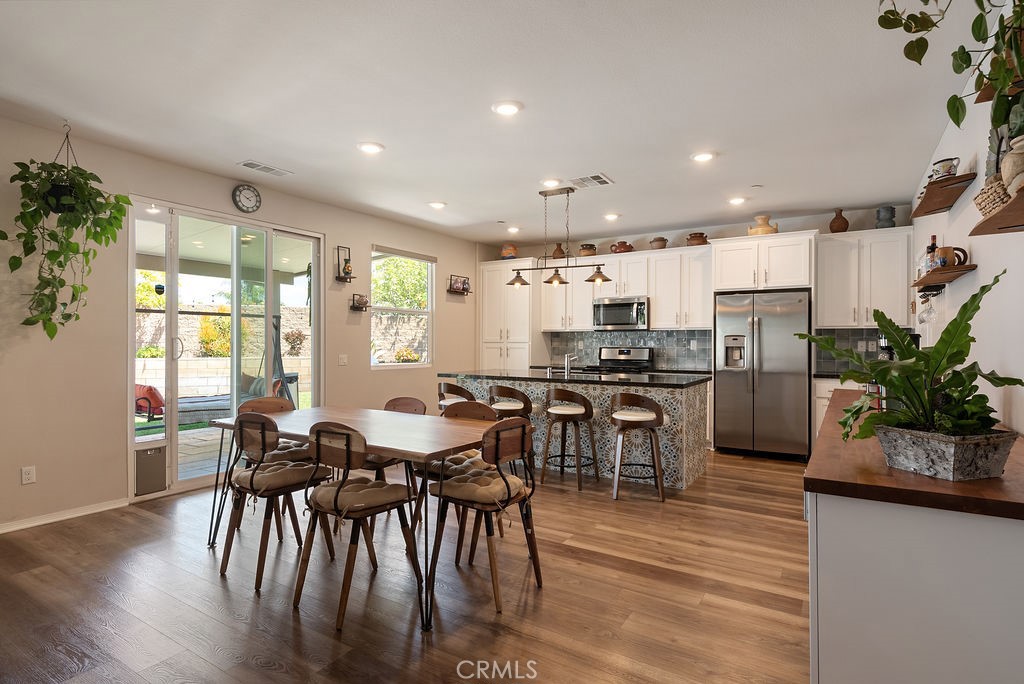 829 South Pine Avenue Rialto, CA 92376 - Photo 25 of 48 Well hello open concept!