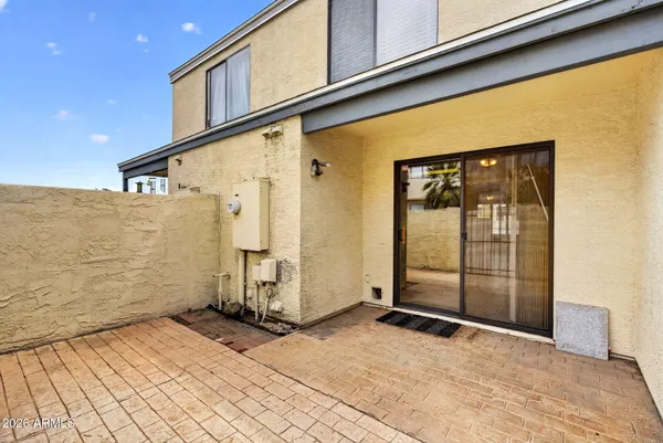 a view of empty room with a ceiling fan