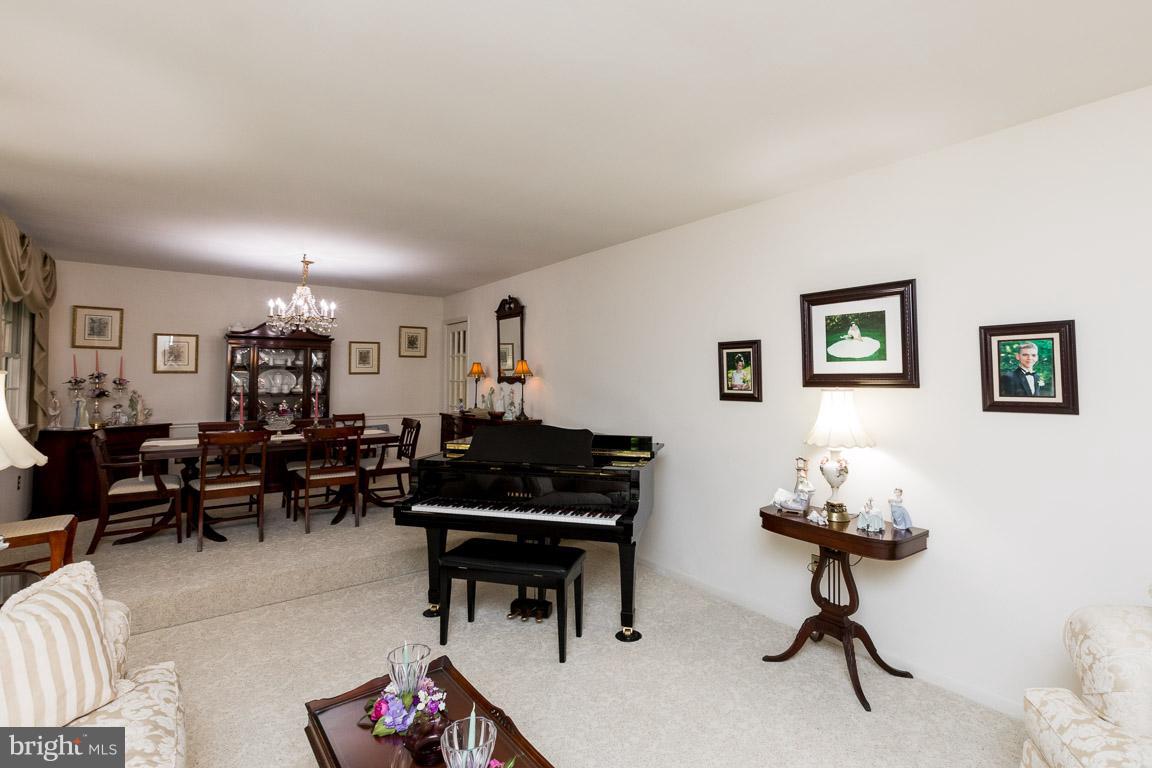 15807 Baden Naylor Road Brandywine, MD 20613 - Photo 16 of 29 Living Room