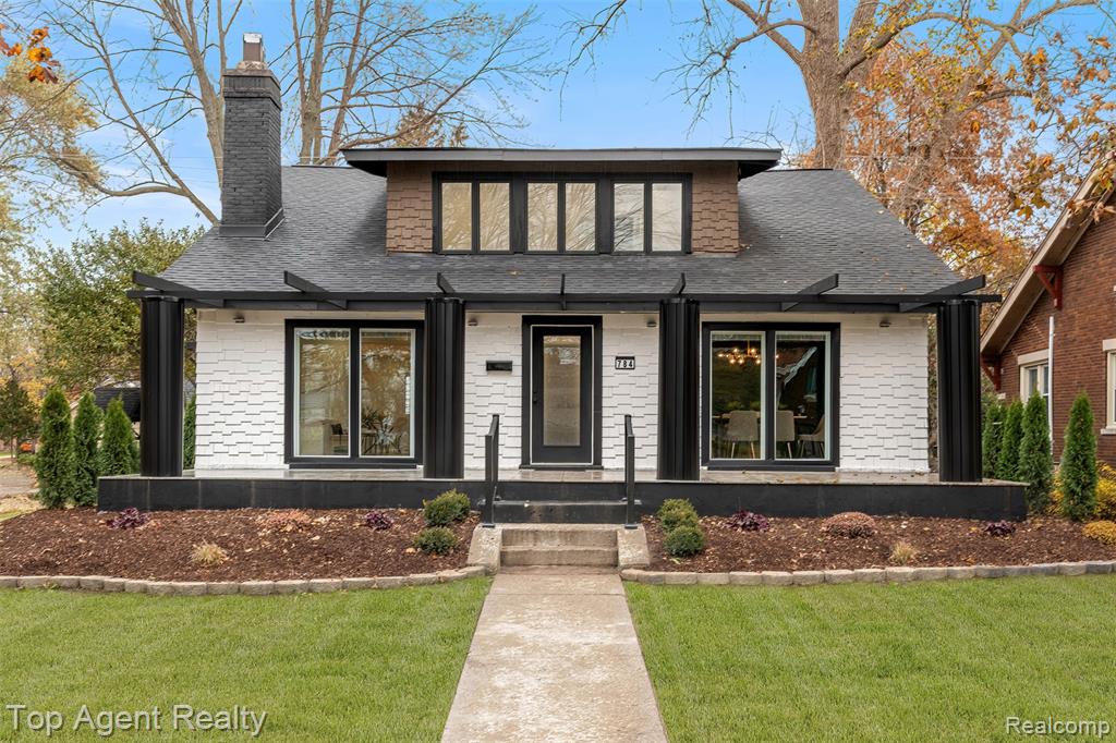 784 Barrington Road Grosse Pointe, MI 48230 - Photo 1 of 55