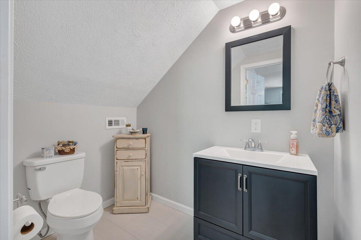 59 Camp Road Moneta, VA 24121 - Photo 26 of 46 Upper Half Bath
