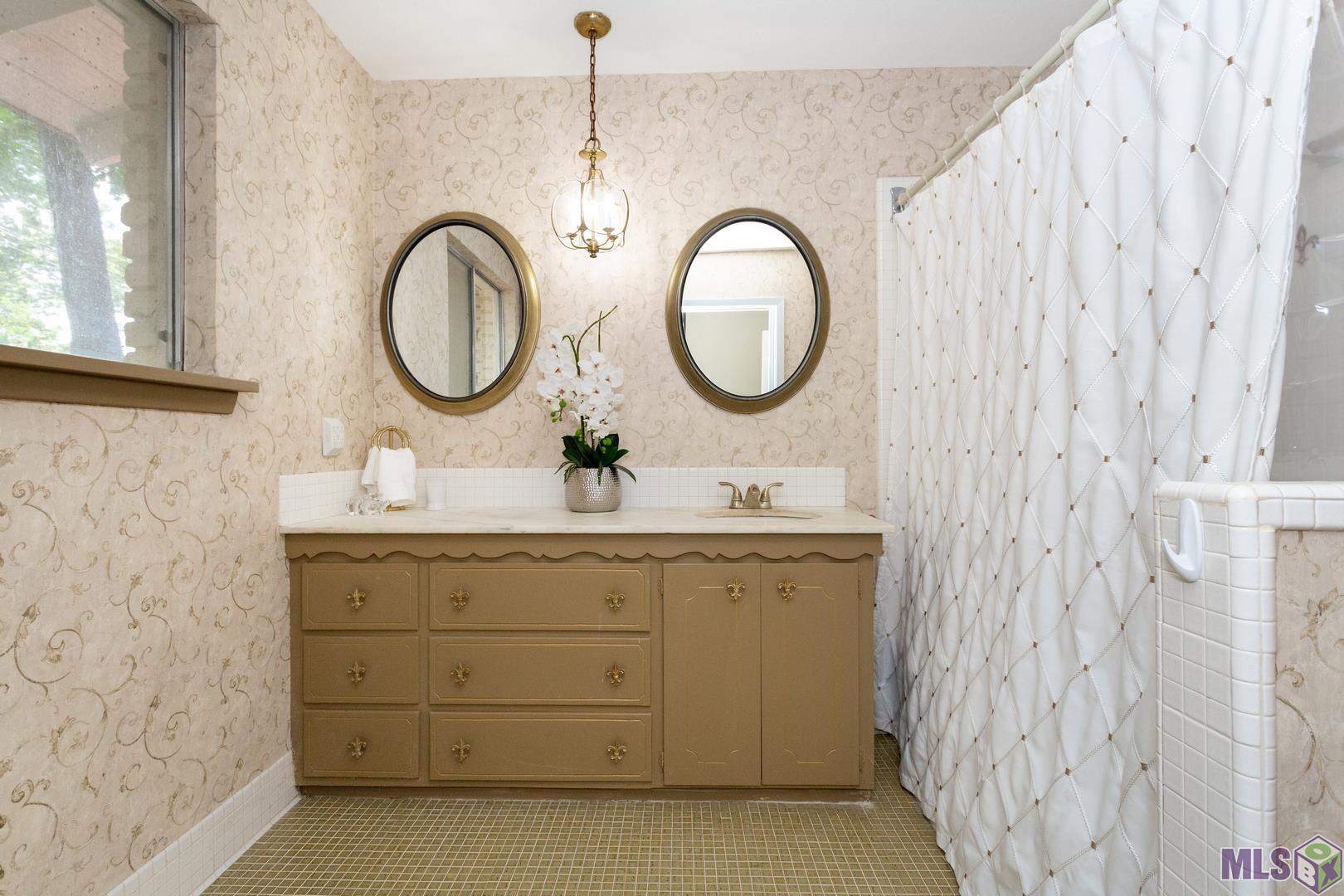 9849 Regency Drive Baton Rouge, LA 70815 - Photo 14 of 22 Master Bath