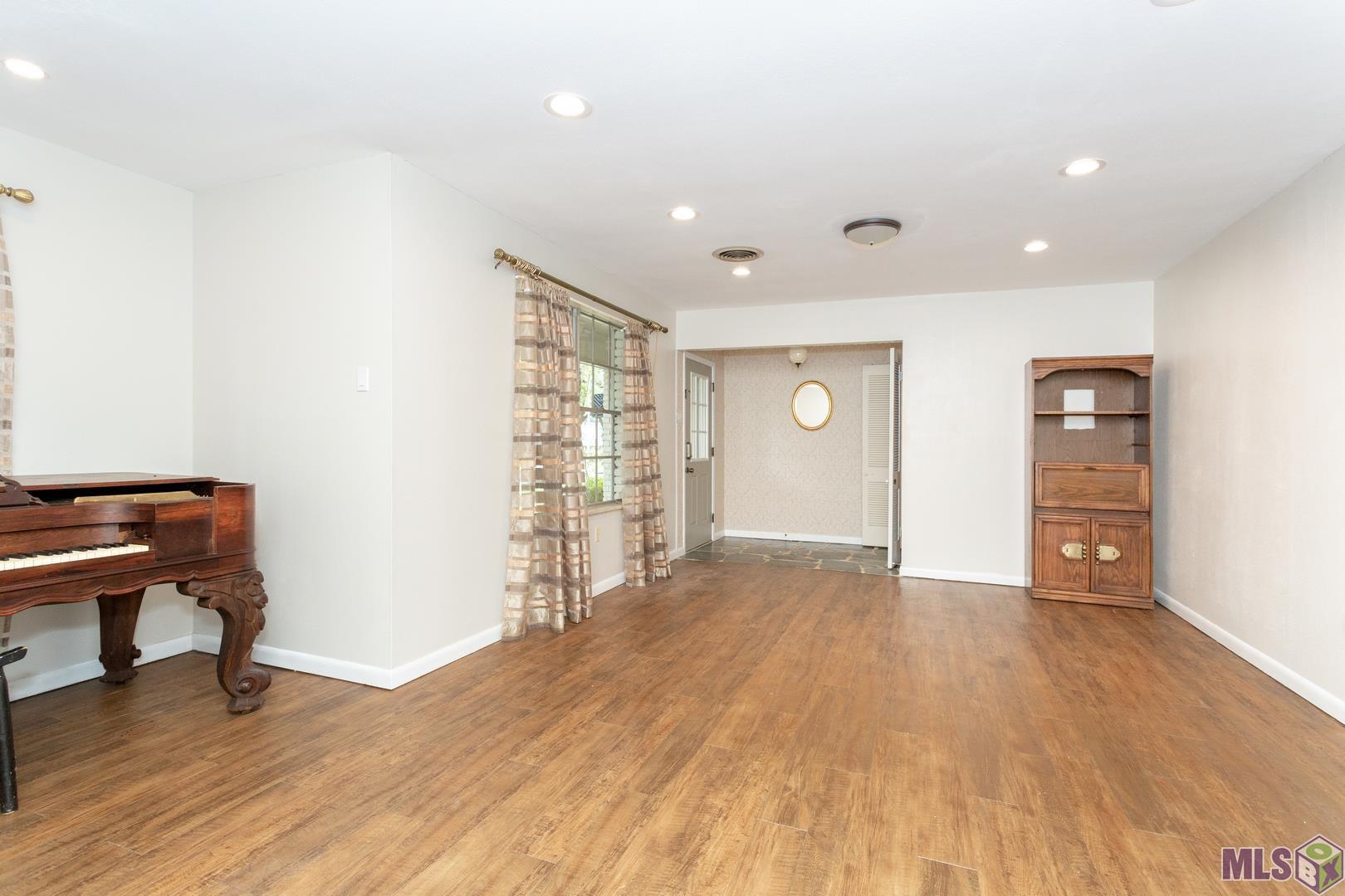 9849 Regency Drive Baton Rouge, LA 70815 - Photo 5 of 22 Family / Living Room