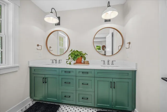 $1,249,000 | 32 Middleton Oaks Road, Charleston, SC 29414