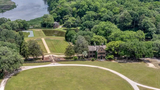 $1,249,000 | 32 Middleton Oaks Road, Charleston, SC 29414