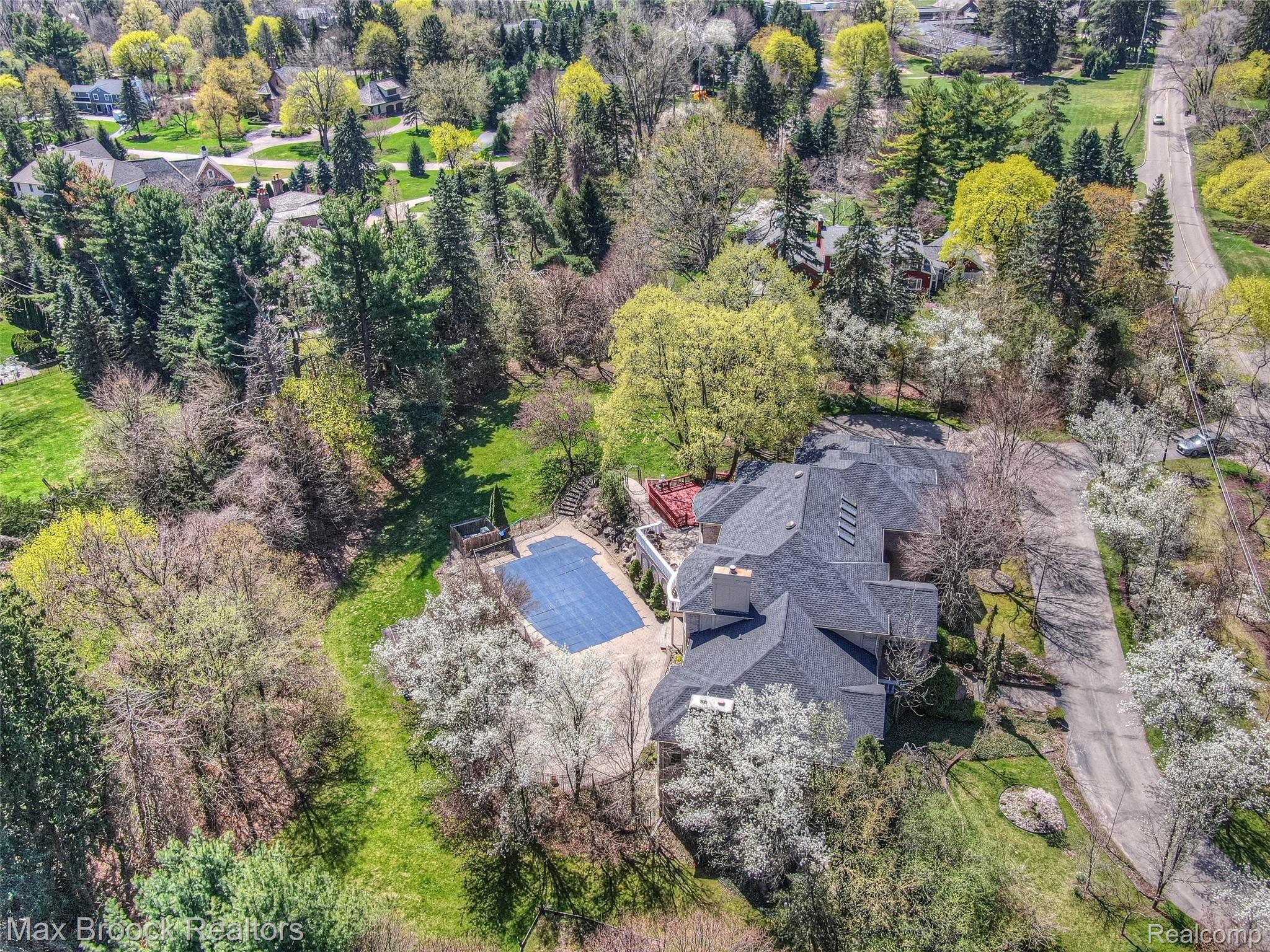 1250 Vaughan Road Bloomfield Hills, MI 48304 - Photo 41 of 43 Side Aerial.jpg
