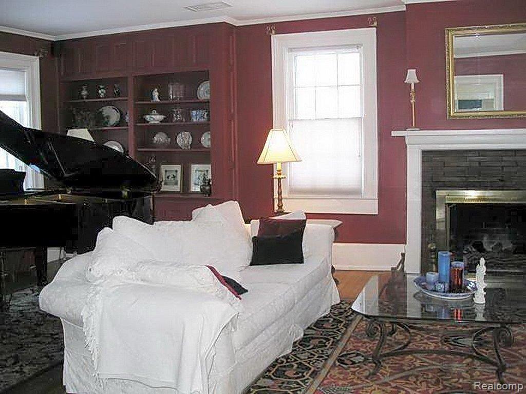 19481 Beverly Road Franklin, MI 48025 - Photo 10 of 17 Living Room