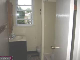 942 Springfield Road Collingdale, PA 19023 - Photo 4 of 6