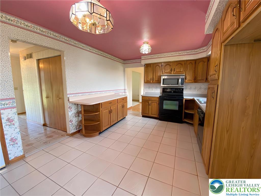 4497 Steuben Road Bethlehem, PA 18020 - Photo 15 of 37 Gallery Image 15