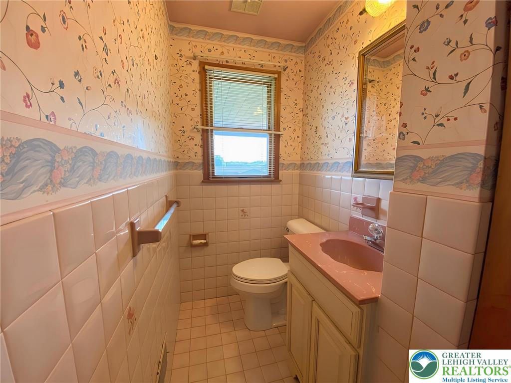 4497 Steuben Road Bethlehem, PA 18020 - Photo 17 of 37 Gallery Image 17