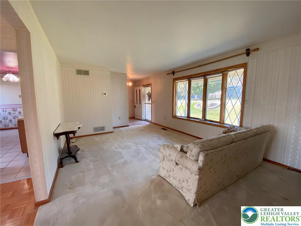 4497 Steuben Road Bethlehem, PA 18020 - Photo 8 of 37 Gallery Image 8