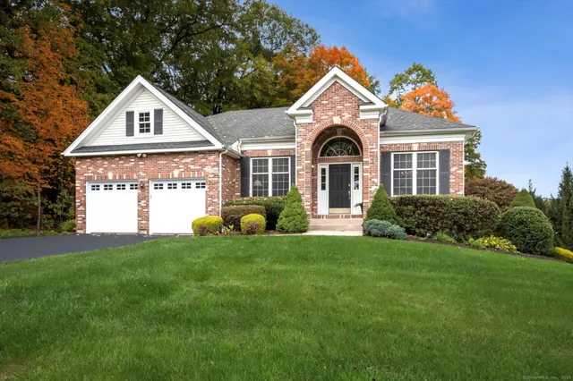 $555,000 | 30 Vista Way, Bloomfield, CT 06002