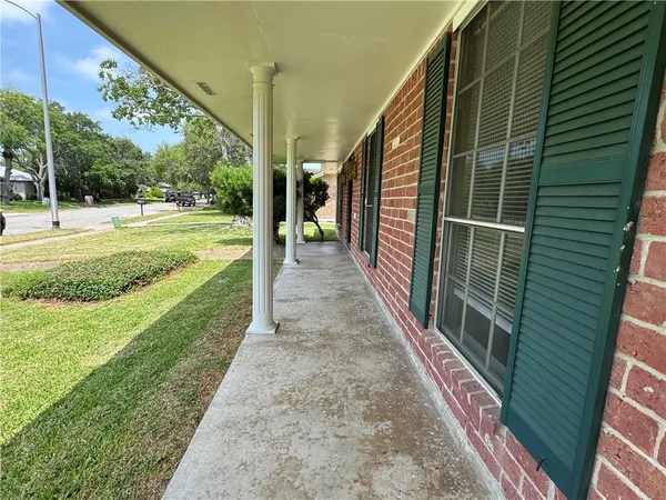$2,375 | 5122 Moultrie Drive, Corpus Christi, TX 78413