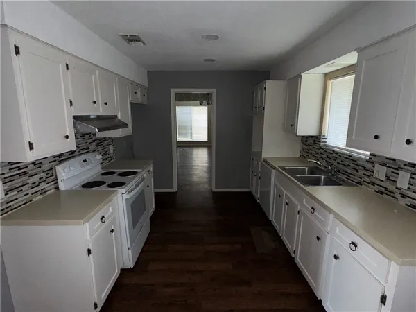 $2,375 | 5122 Moultrie Drive, Corpus Christi, TX 78413