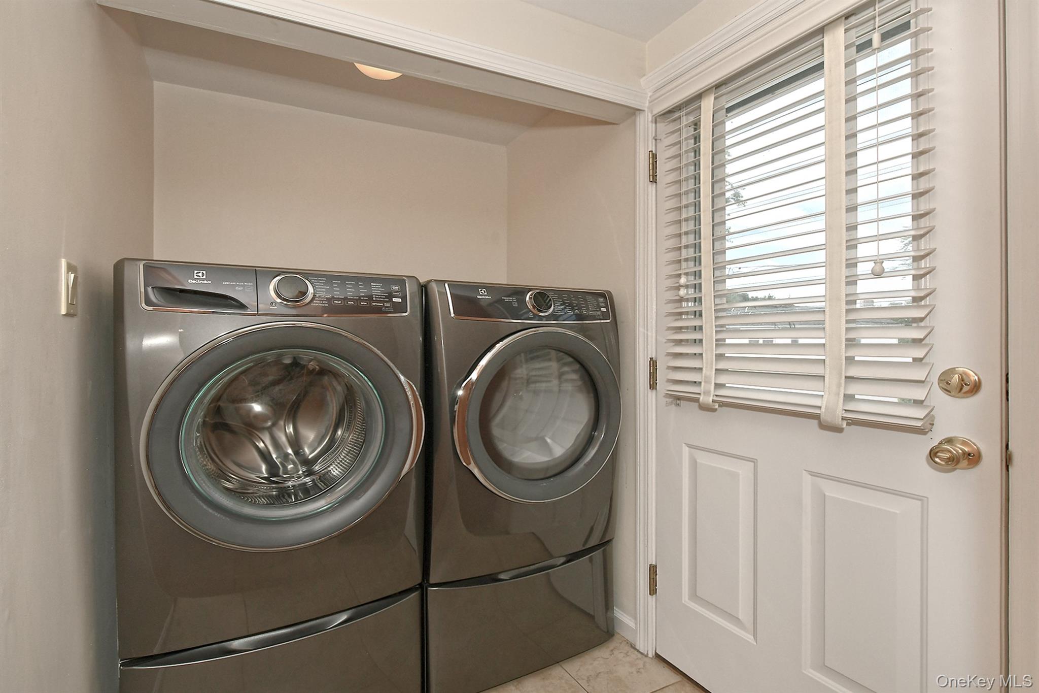 29 Abbot Road Smithtown, NY 11787 - Photo 10 of 40 Gallery Image 10
