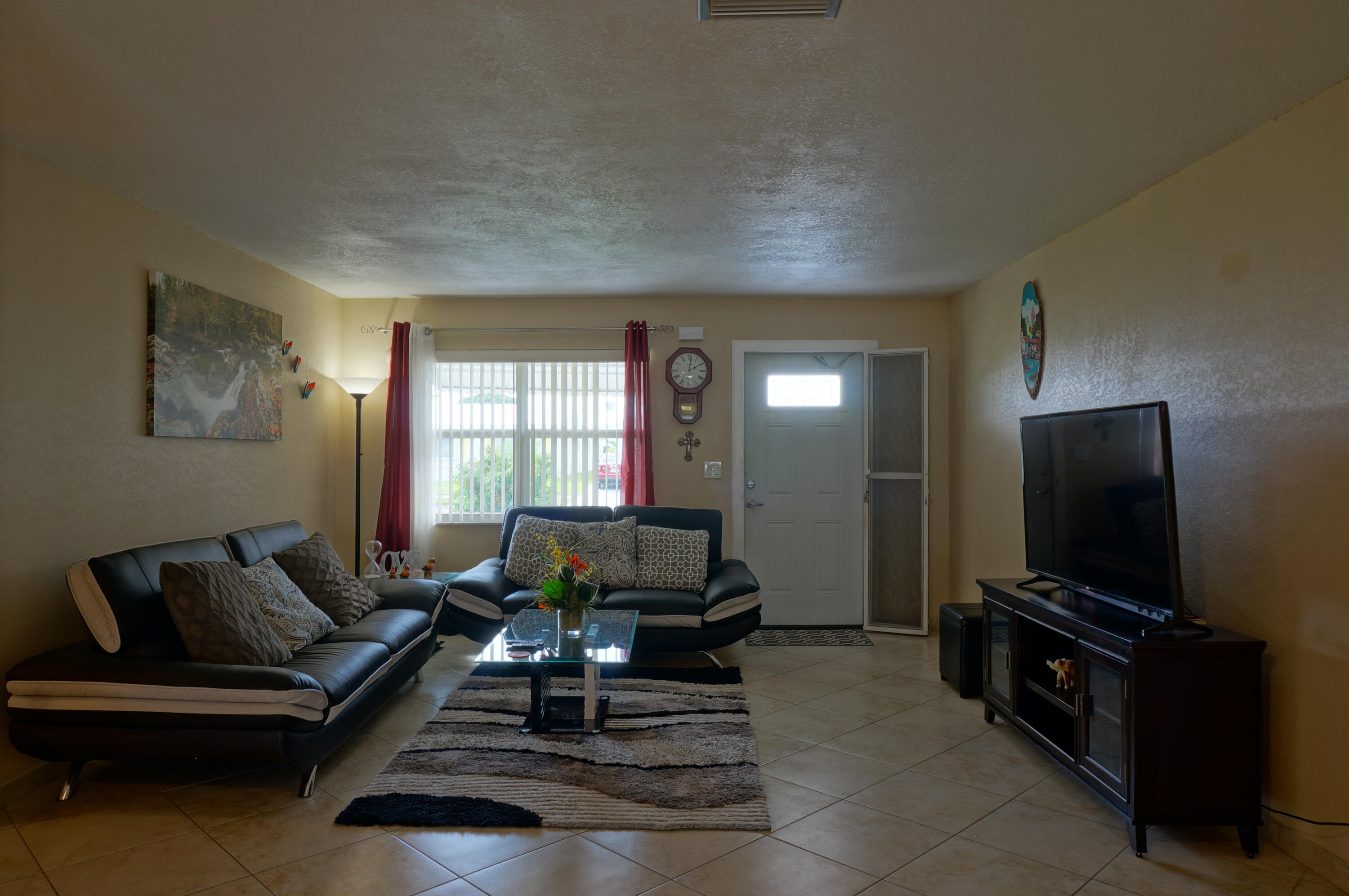 720 Southwest 18th Street Boynton Beach, FL 33426 - Photo 3 of 23 DSC07727