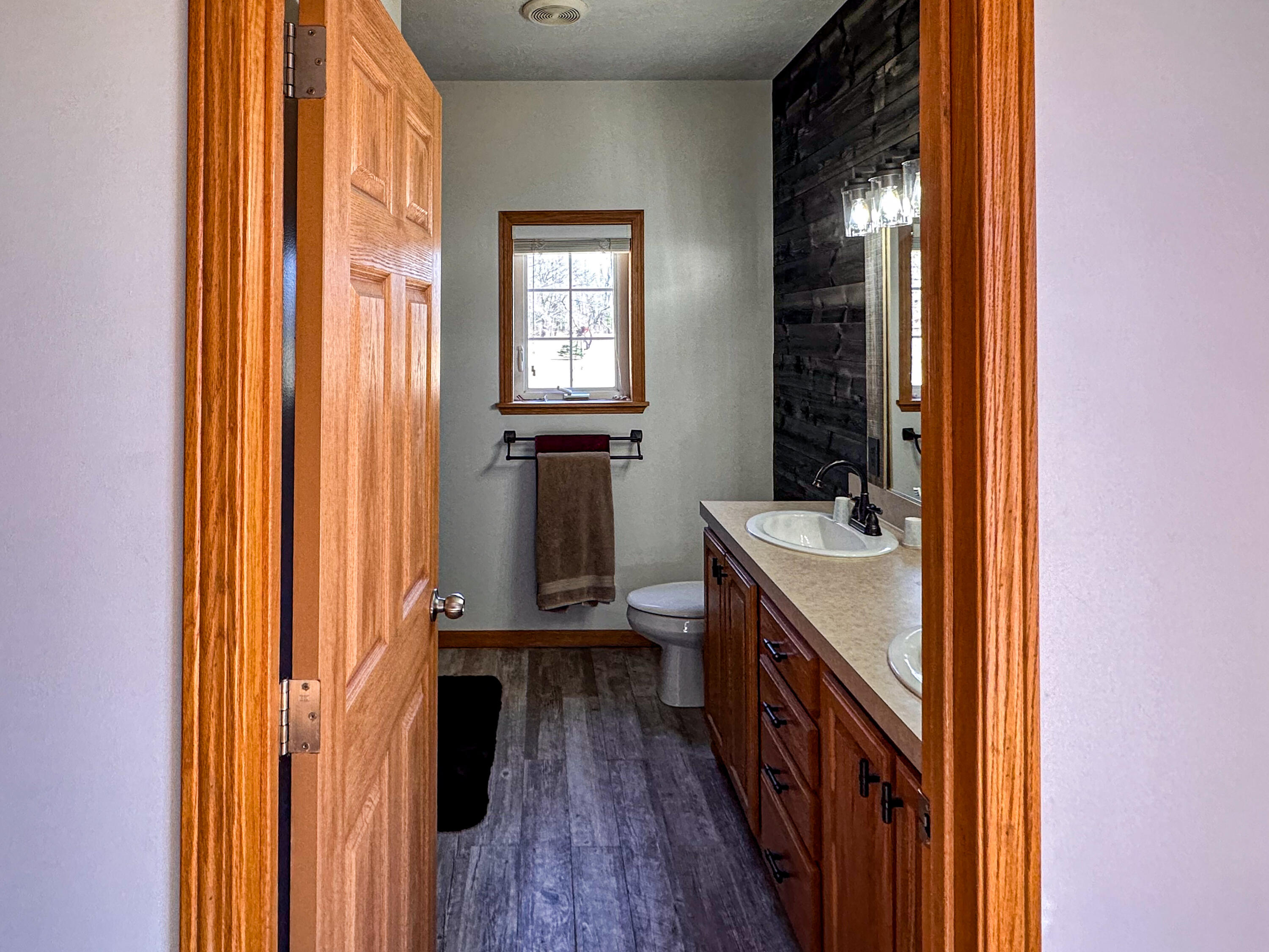 2315 Stronach Road Manistee, MI 49660 - Photo 23 of 37 Primary Bathroom
