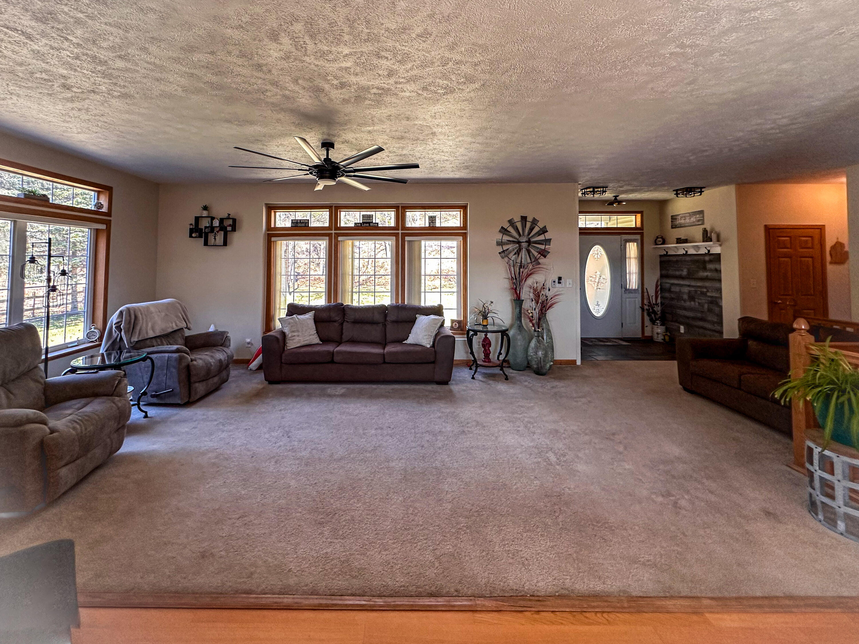 2315 Stronach Road Manistee, MI 49660 - Photo 9 of 37 Spacious Living Room!