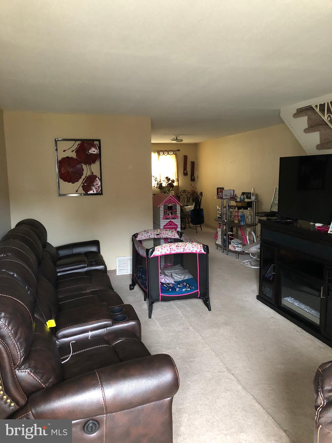 989 Grant Road Folcroft, PA 19032 - Photo 3 of 12