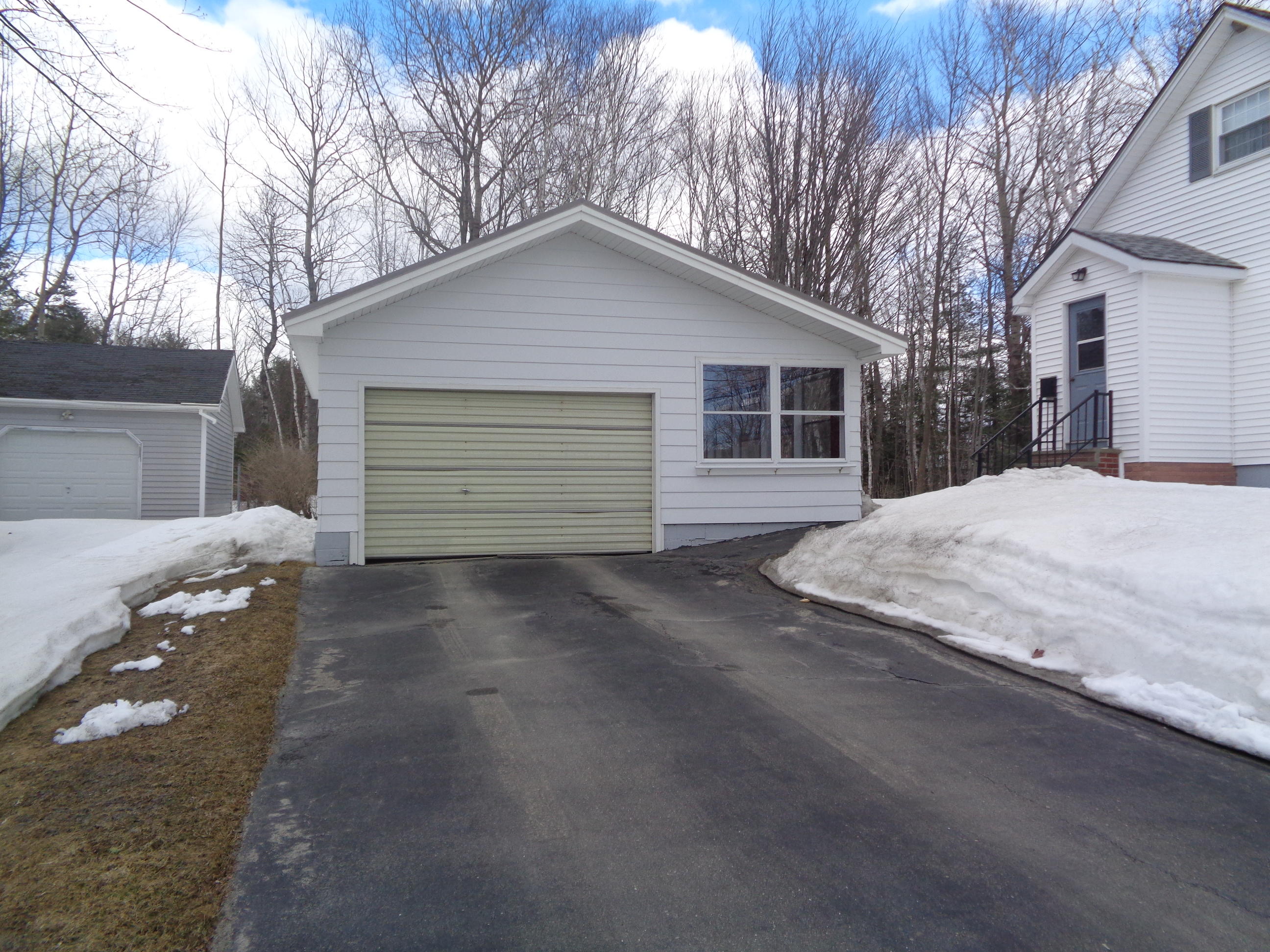 33 Ohio Street Millinocket, ME 04462 - Photo 3 of 30 DSC02774