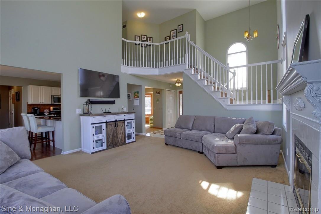 52075 Lillian Road New Baltimore, MI 48047 - Photo 5 of 34 11-Family Room 2nd View.jpg