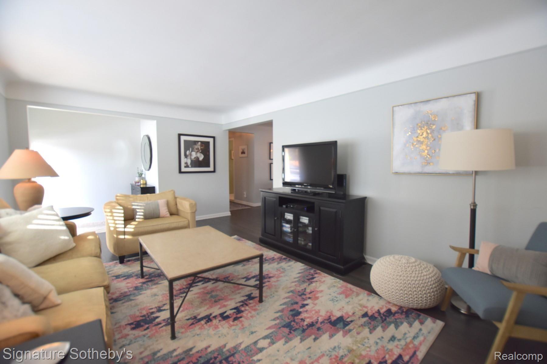18258 Beverly Road Franklin, MI 48025 - Photo 8 of 39 10JPG.jpg
