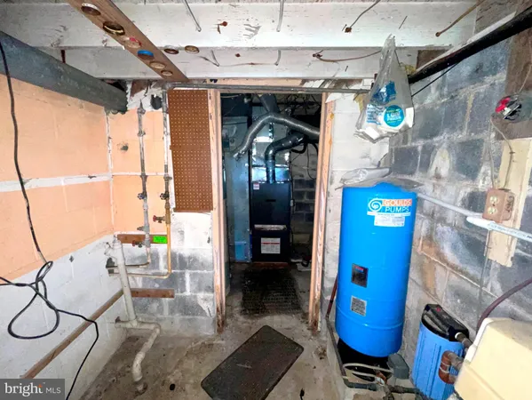 a view of a garage