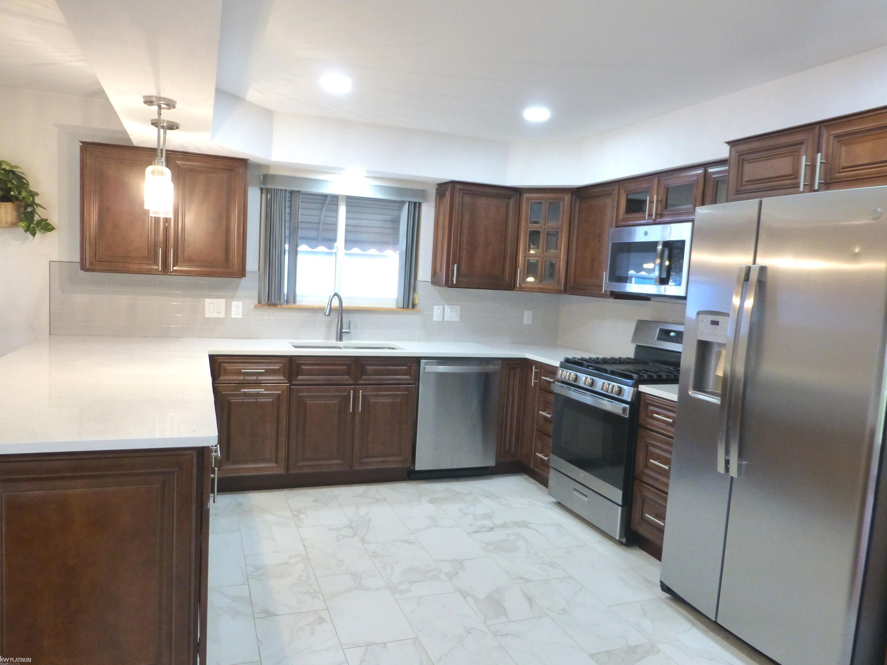 30029 Hayes Road Warren, MI 48088 - Photo 11 of 45 50124342-10.JPG