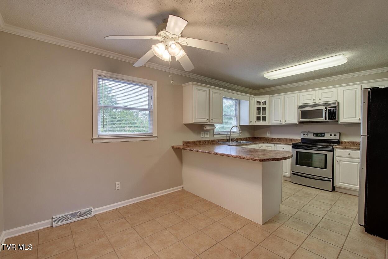 126 Clay Little Road Elizabethton, TN 37643 - Photo 10 of 29 10