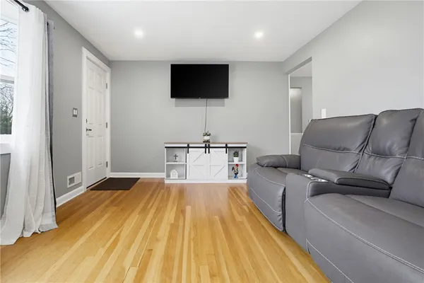 $485,000 | 5 Shady Lane, East Providence, RI 02915
