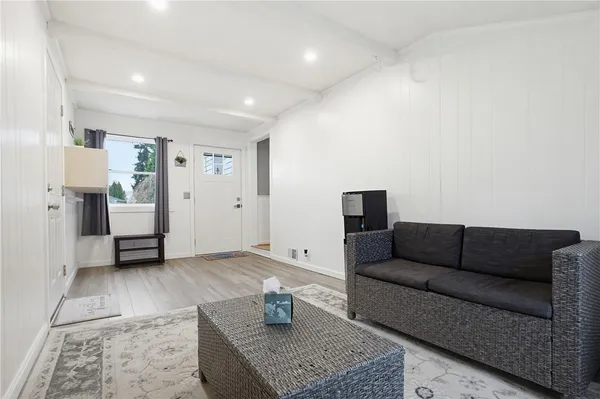 $485,000 | 5 Shady Lane, East Providence, RI 02915