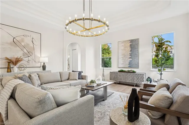 $4,650,000 | 677 5th Avenue North, Naples, FL 34102