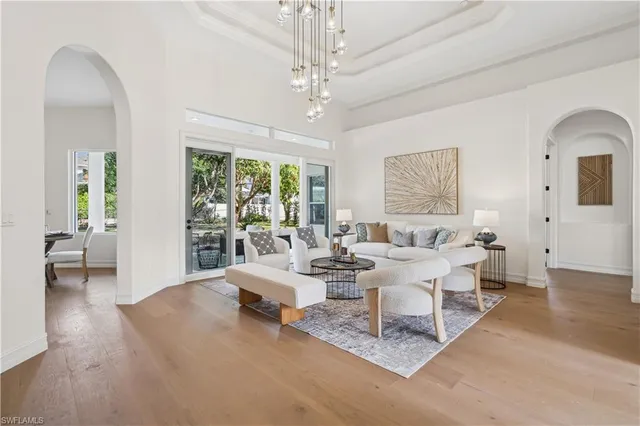 $4,650,000 | 677 5th Avenue North, Naples, FL 34102
