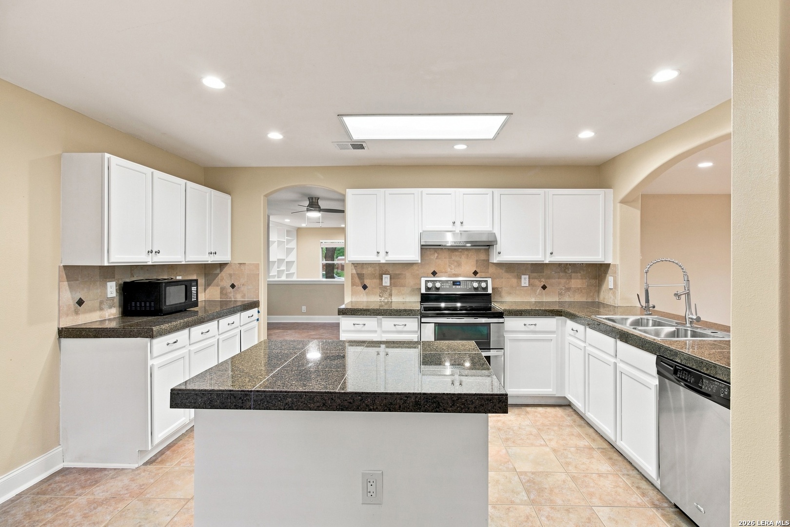 11623 Gulf Station Helotes, TX 78023 - Photo 11 of 45 Gallery Image 11
