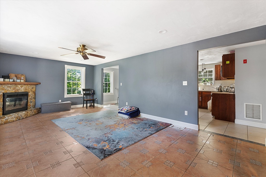 9 Ansonia Road, Unit A Worcester, MA 01605 - Photo 7 of 27 Gallery Image 7