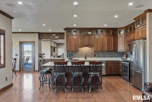 $570,000 | 15758 North 2120th Avenue, Geneseo, IL 61254