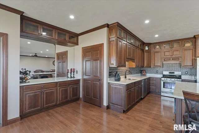 $570,000 | 15758 North 2120th Avenue, Geneseo, IL 61254