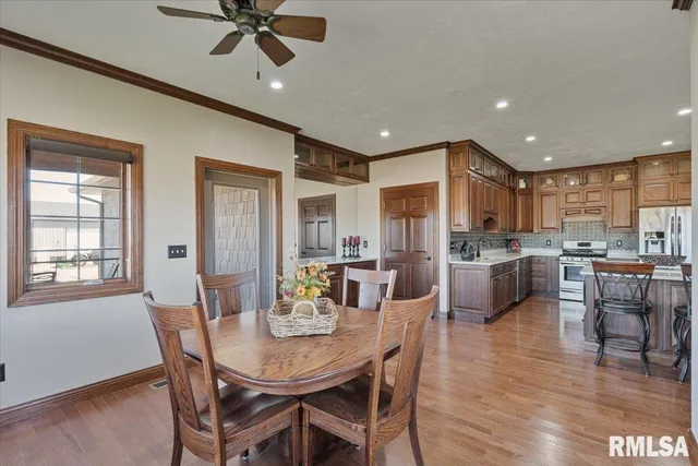 $570,000 | 15758 North 2120th Avenue, Geneseo, IL 61254